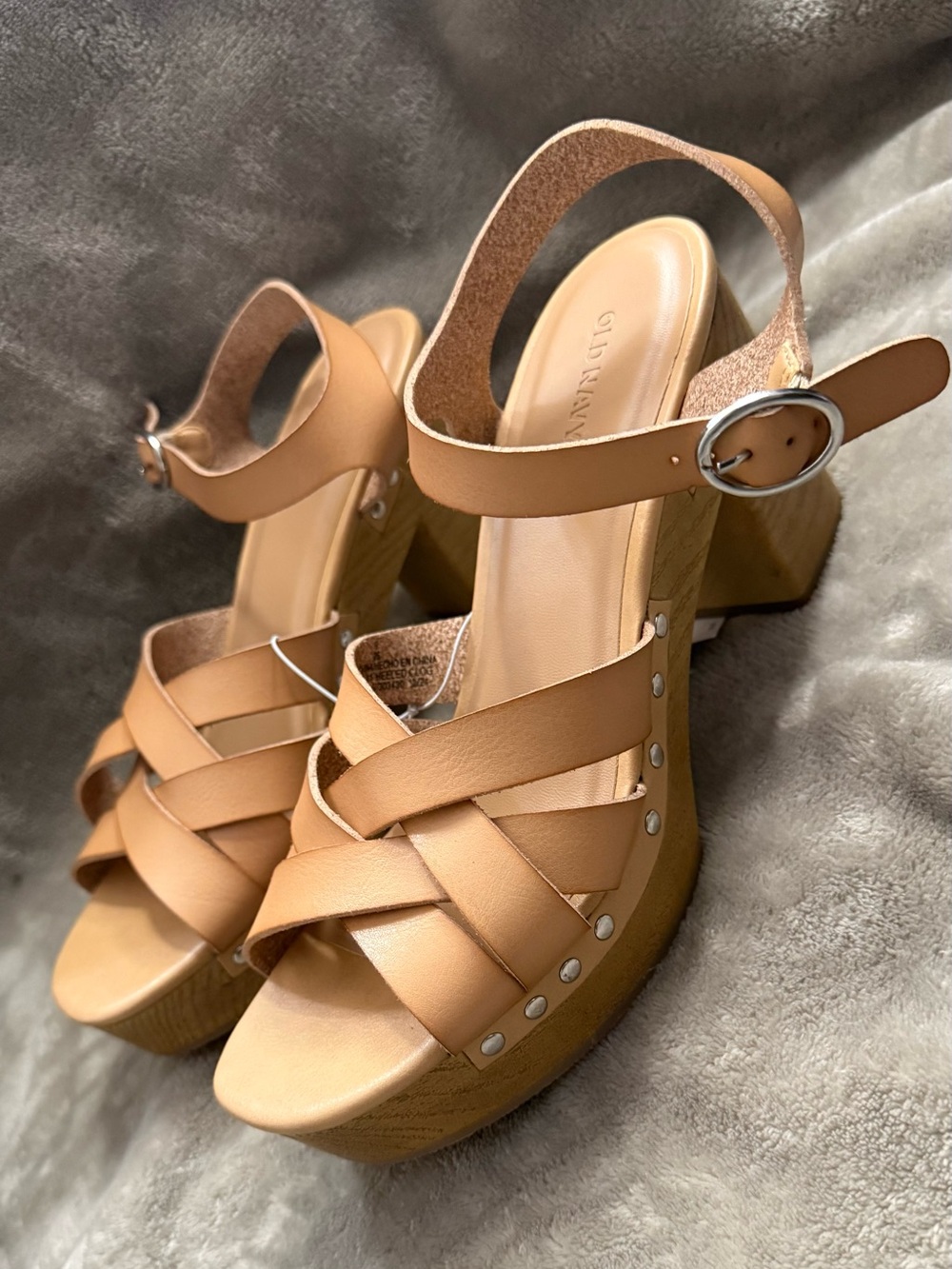 Old Navy Women's Tan Platform Sandals Size 9